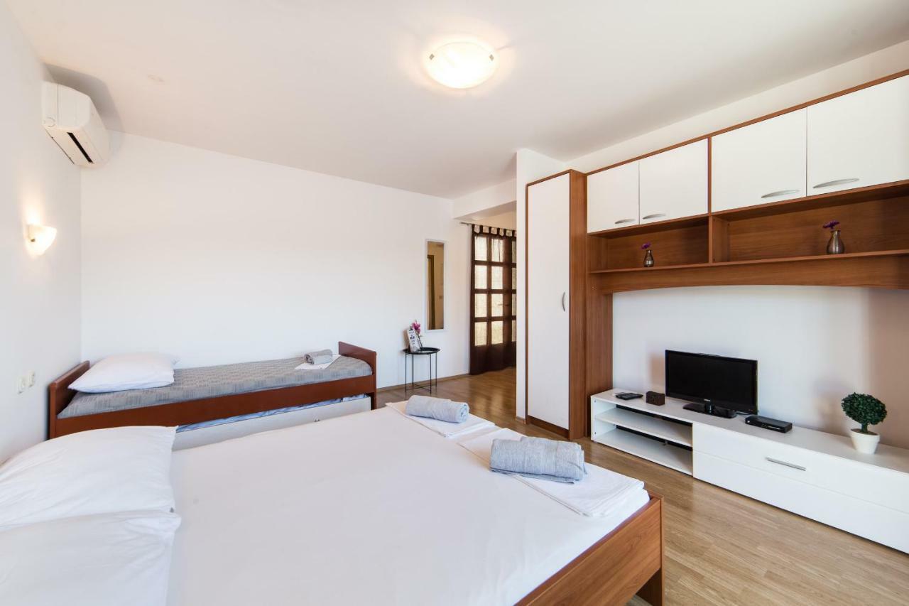 Apartments Barbir Плоче Екстер'єр фото