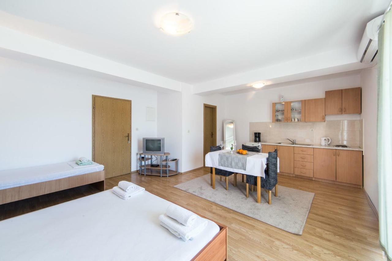 Apartments Barbir Плоче Екстер'єр фото